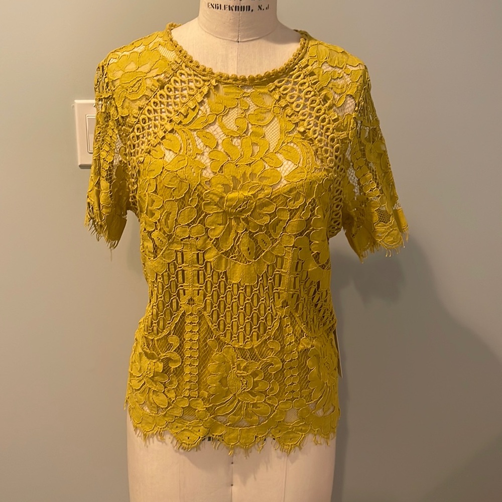 Women’s Blāshe top size M NEW